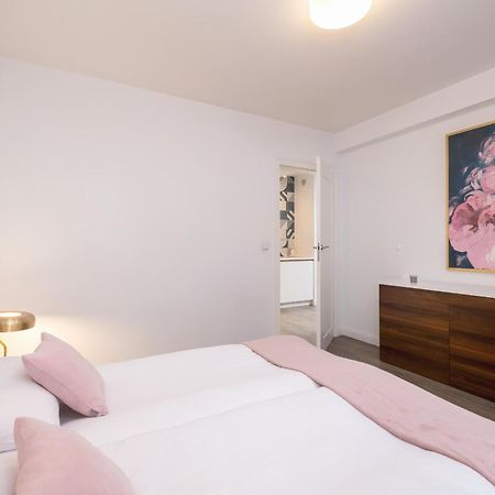 Blue And Green Apartment With Bright Pink Bedroom In Krakow By Noclegi Renters Zewnętrze zdjęcie