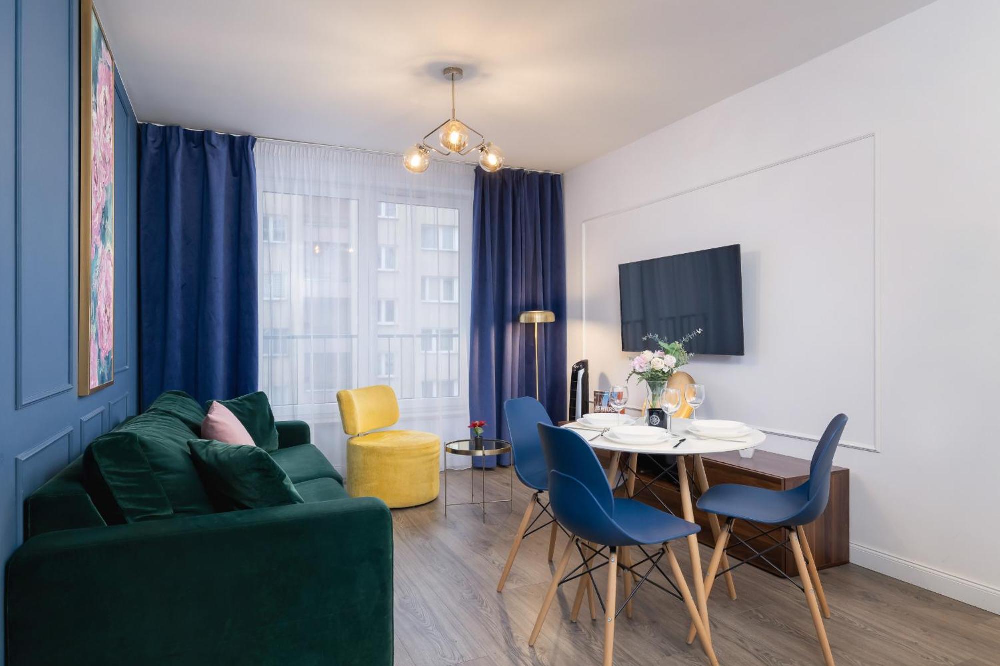 Blue And Green Apartment With Bright Pink Bedroom In Krakow By Noclegi Renters Zewnętrze zdjęcie