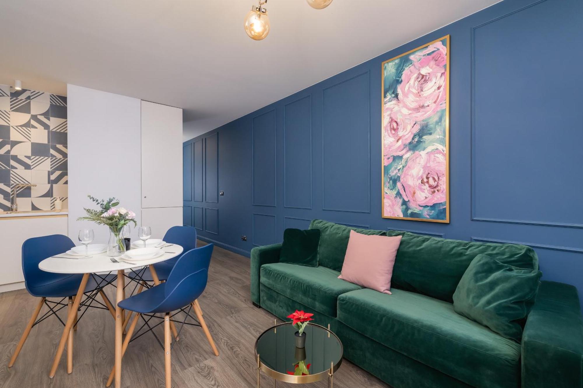 Blue And Green Apartment With Bright Pink Bedroom In Krakow By Noclegi Renters Zewnętrze zdjęcie